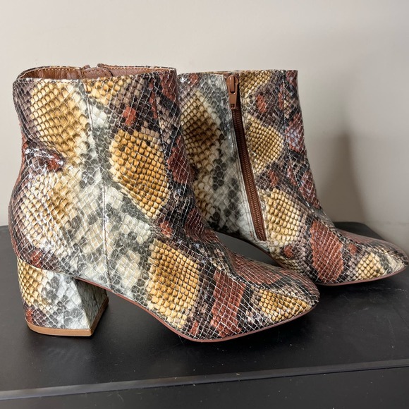 Chinese Laundry Davinna Yellow Brown Snakeskin Low heel ankle boots Size 5.5 - Picture 2 of 13
